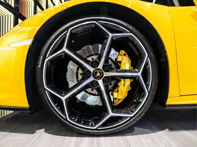 Lamborghini Huracan — Фото автомобиля 10