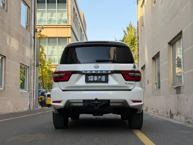 Nissan Patrol — Фото автомобиля 4