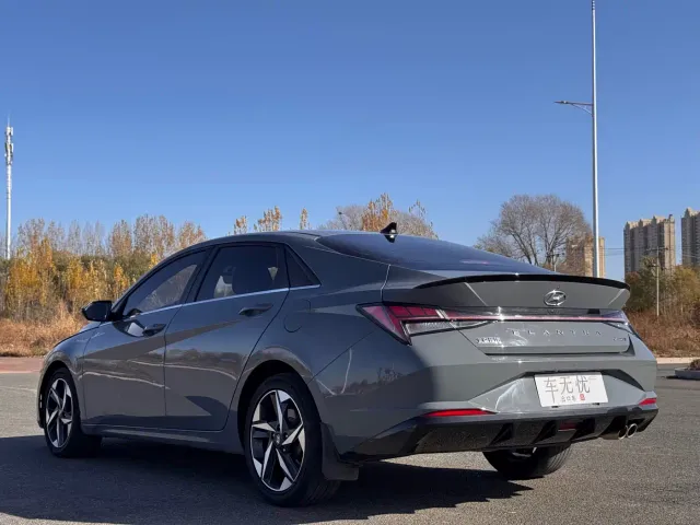 Hyundai Elantra — Фото автомобиля 9