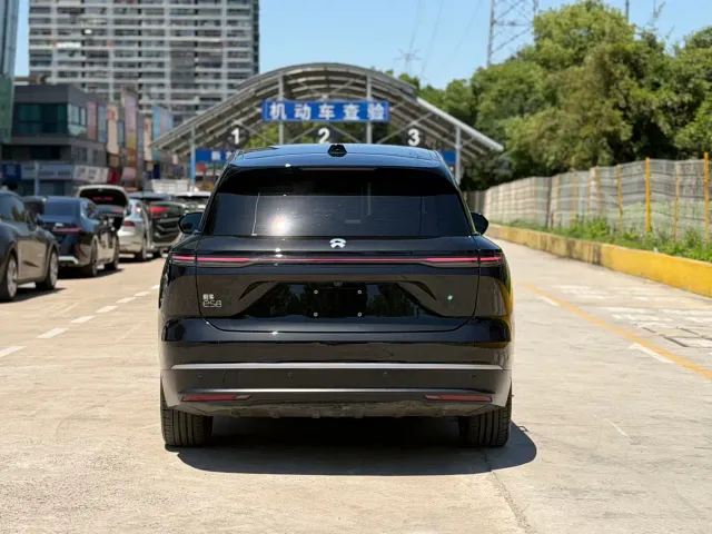 Nio ES8 — Фото автомобиля 11