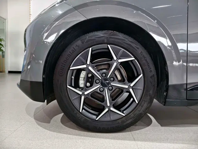 Lynk & Co Z20 — Фото автомобиля 3