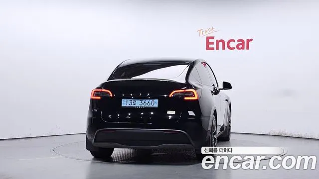 Tesla Model Y — Фото автомобиля 4