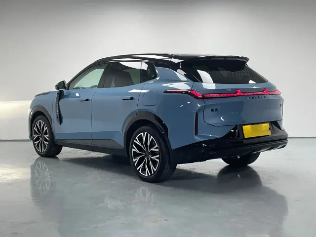 Lynk & Co 08 EM-P — Фото автомобиля 5