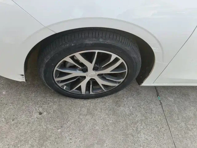 Geely Emgrand — Фото автомобиля 22