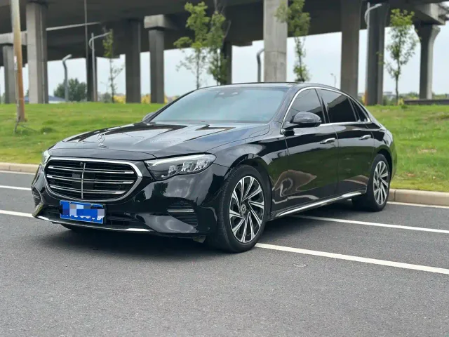Фотография автомобиля — Mercedes-Benz E-Class