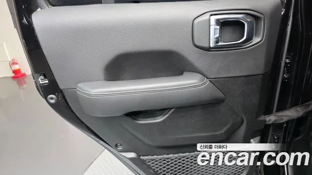 Jeep Wrangler JL — Фото автомобиля 24