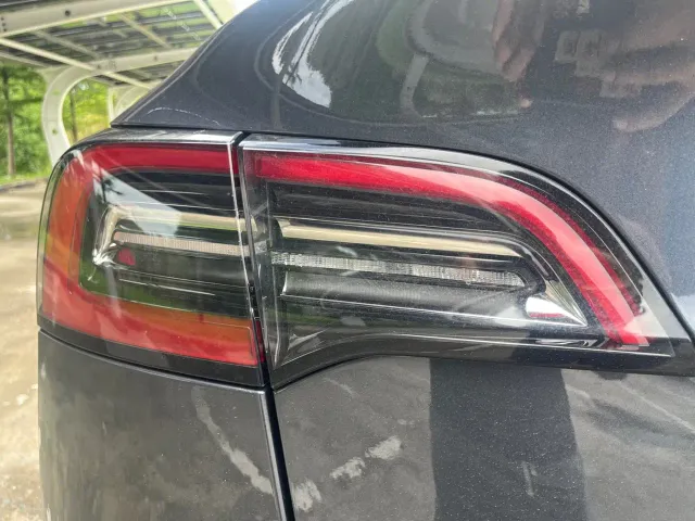 Tesla Model Y — Фото автомобиля 10
