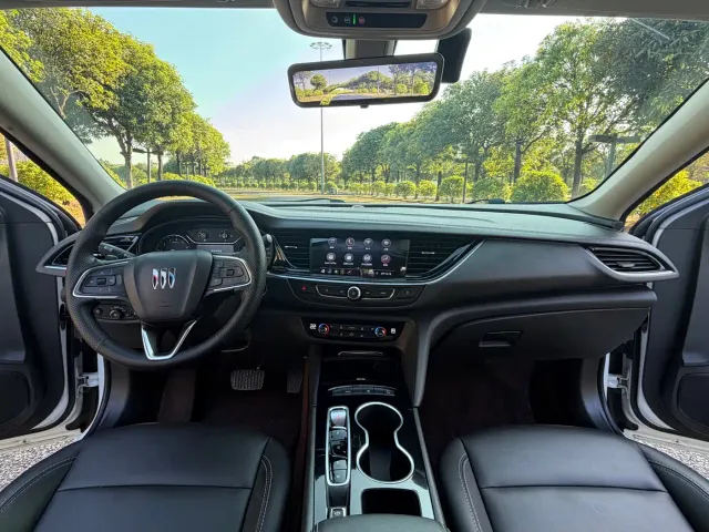 Buick Regal — Фото автомобиля 10