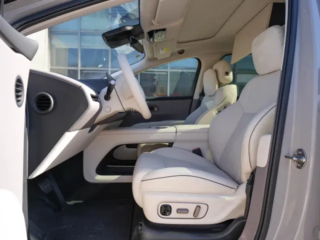 Li Auto i8 — Фото автомобиля 13