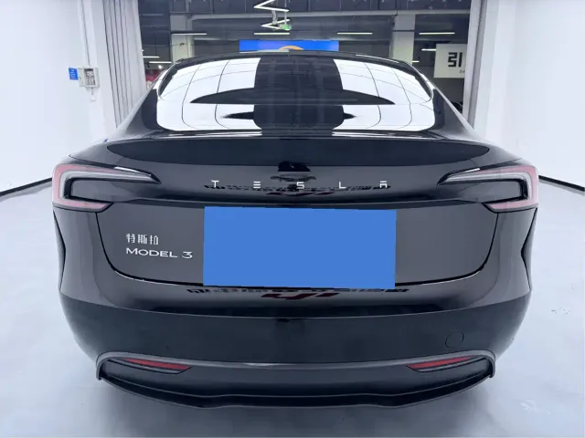 Tesla Model 3 — Фото автомобиля 10