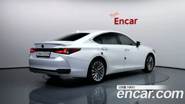 Фотография автомобиля — Lexus ES Generation 7