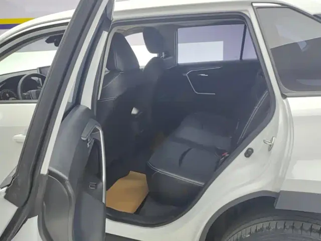 Toyota RAV4 — Фото автомобиля 11