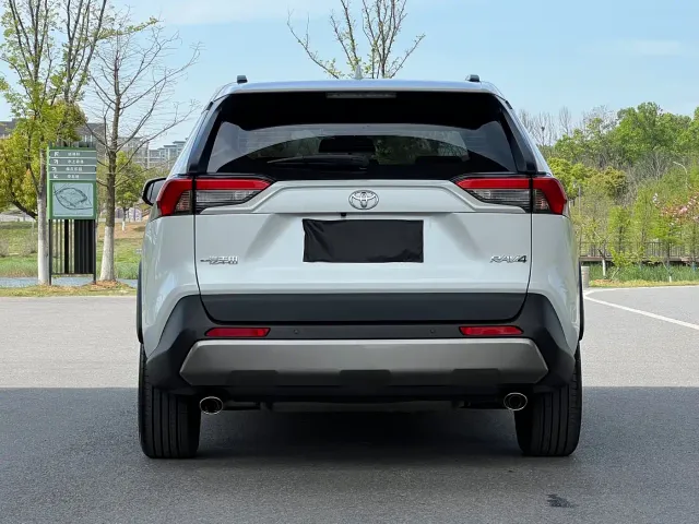 Toyota RAV4 — Фото автомобиля 20