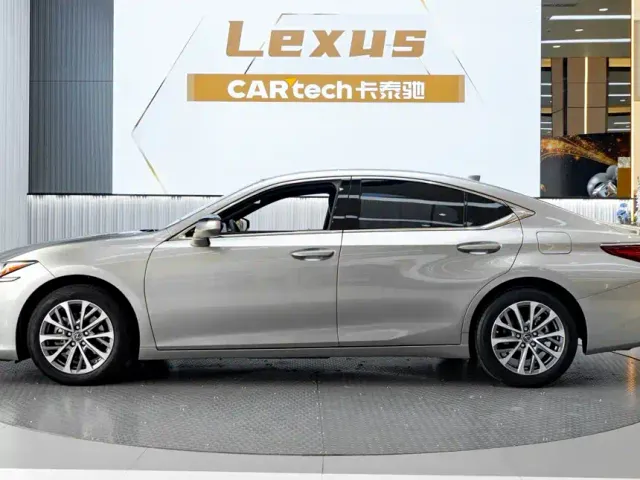 Lexus ES — Фото автомобиля 3