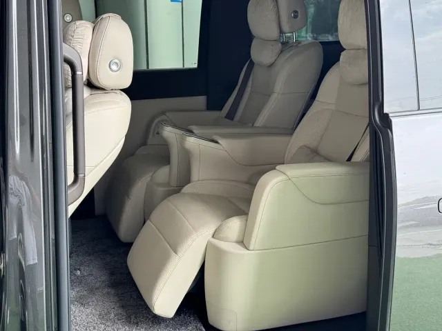 Li Auto MEGA — Фото автомобиля 10