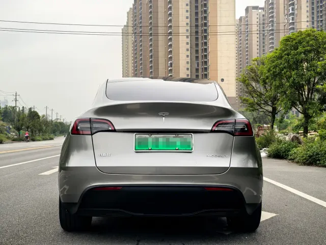 Tesla Model Y — Фото автомобиля 5