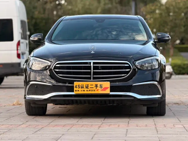 Mercedes-Benz E-Class — Фото автомобиля 2