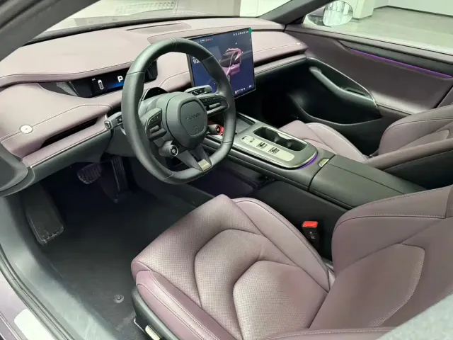 Xiaomi SU7 — Фото автомобиля 11