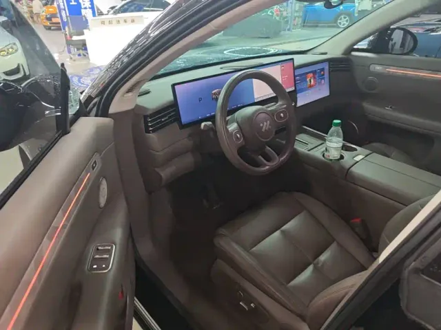 IM Motors LS6 — Фото автомобиля 20