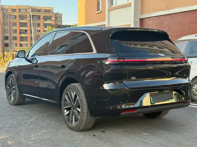 Li Auto L6 — Фото автомобиля 9
