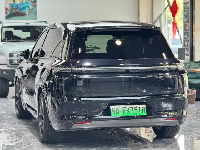 Li Auto L8 — Фото автомобиля 14