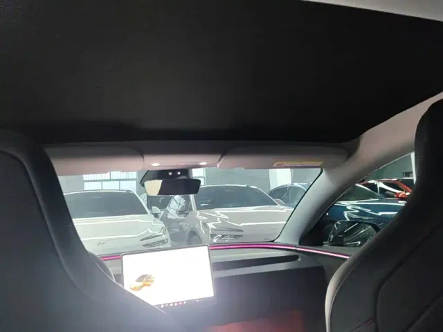 Tesla Model 3 — Фото автомобиля 17