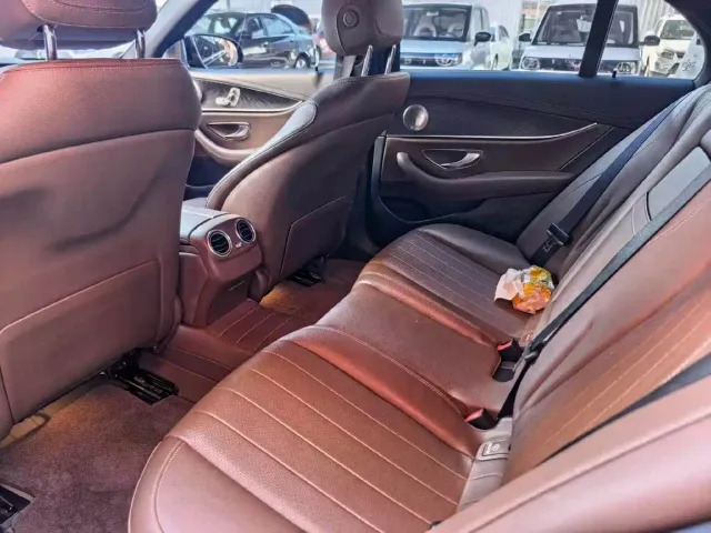 Mercedes-Benz E-Class — Фото автомобиля 6