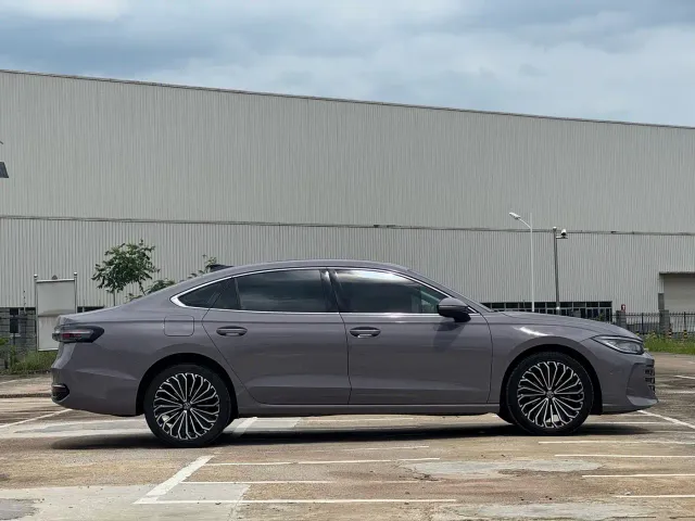 Volkswagen Passat — Фото автомобиля 8