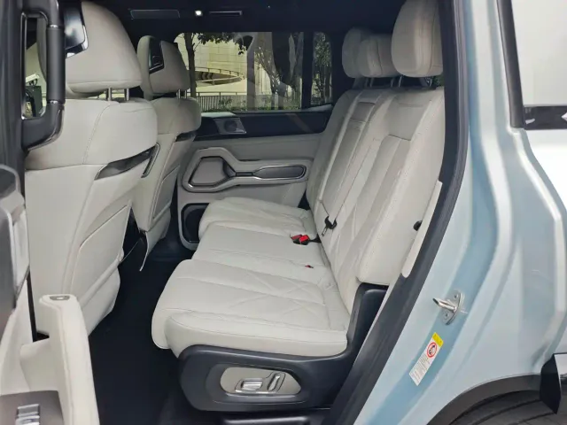 BYD FangChengBao Leopard 8 — Фото автомобиля 11