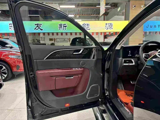 Hongqi E-HS9 — Фото автомобиля 15