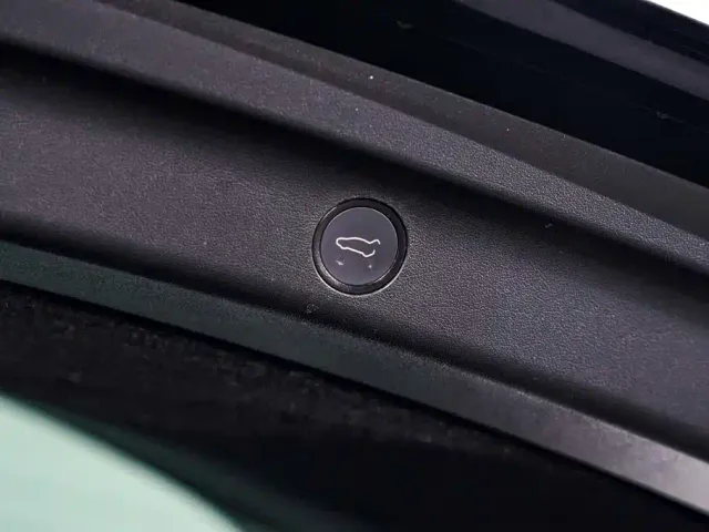 Tesla Model Y — Фото автомобиля 28