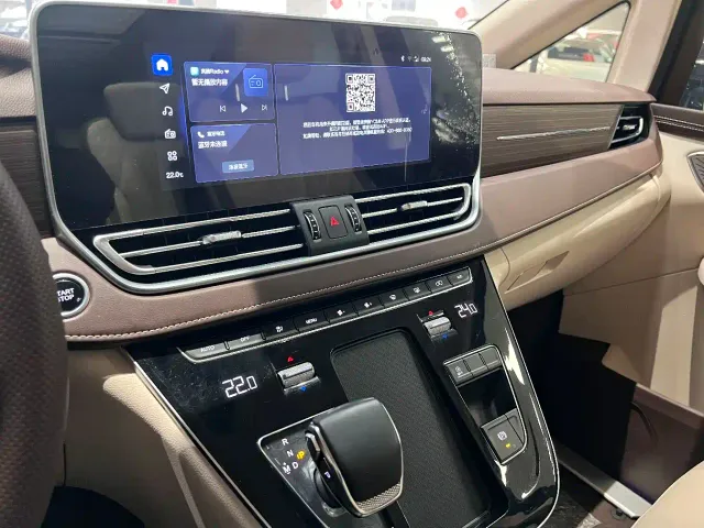 Bestune Besturn M9 — Фото автомобиля 6