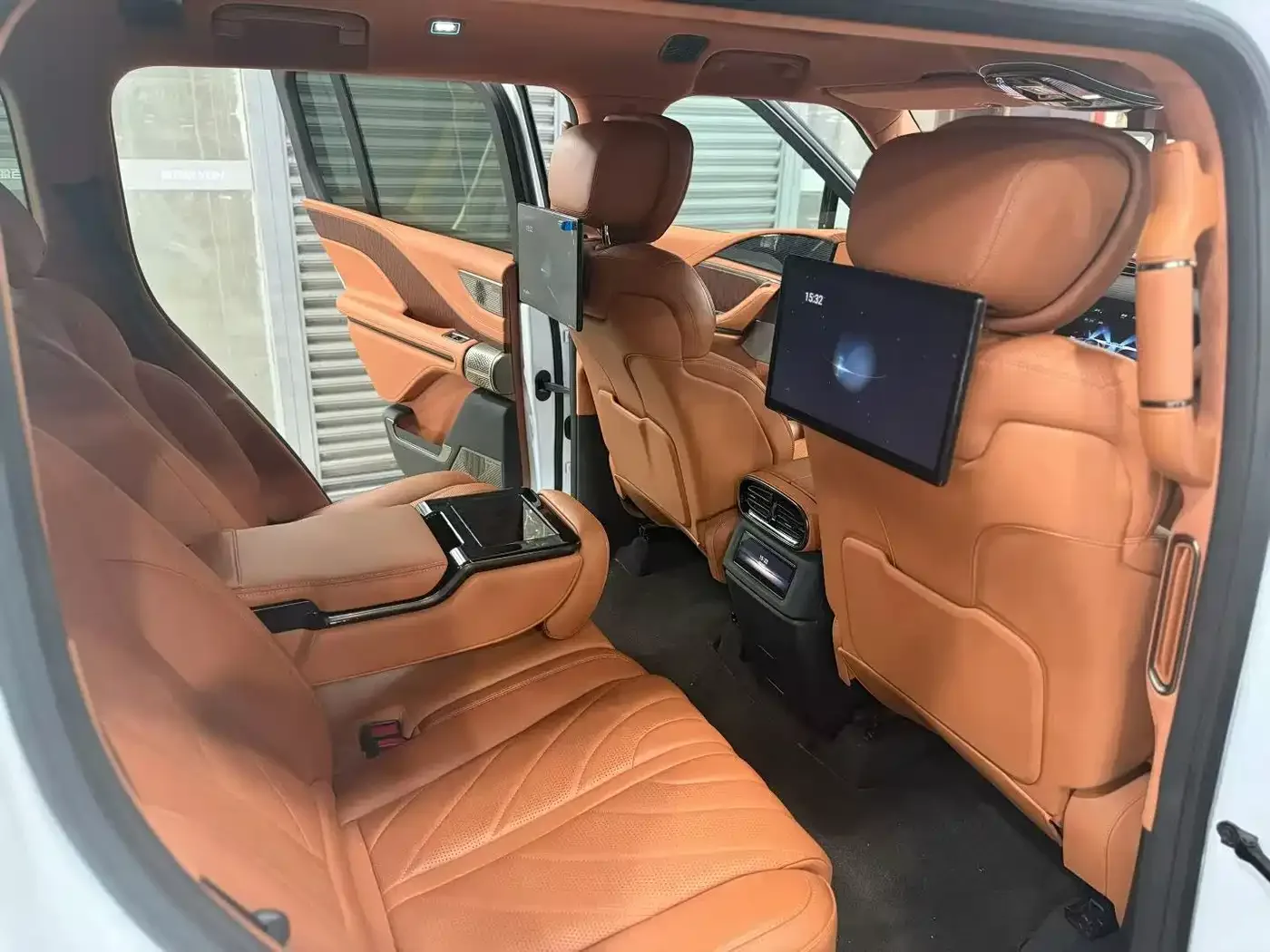 Yangwang Yangwang U8 2023 Luxury Edition — Фото автомобиля 5