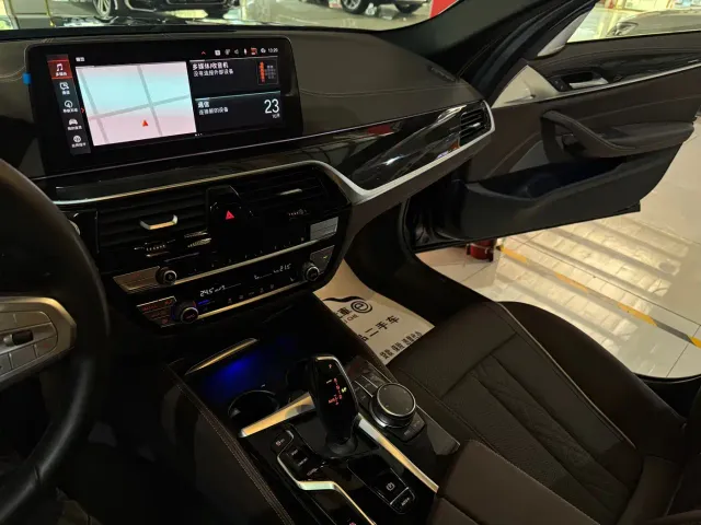 BMW 5 Series — Фото автомобиля 25