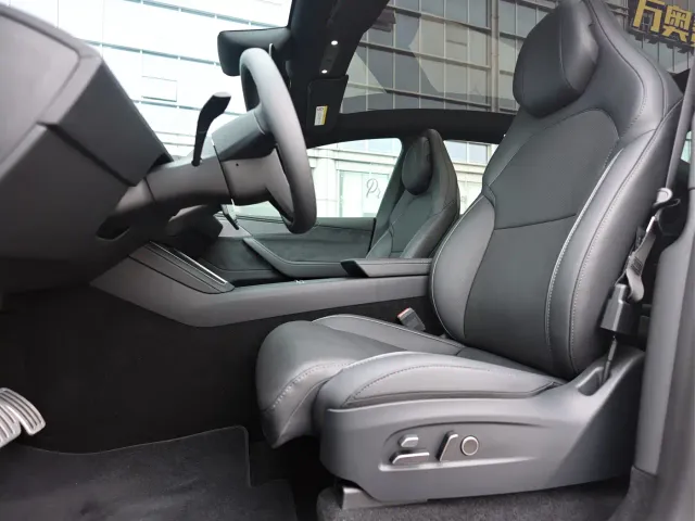 Tesla Model Y L — Фото автомобиля 19