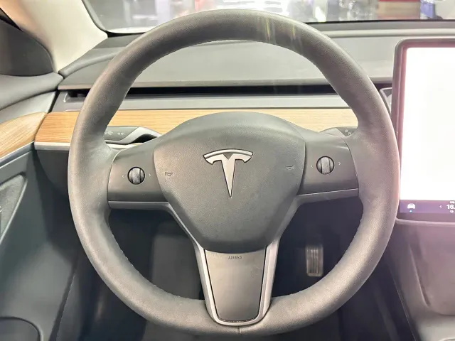 Tesla Model 3 — Фото автомобиля 10