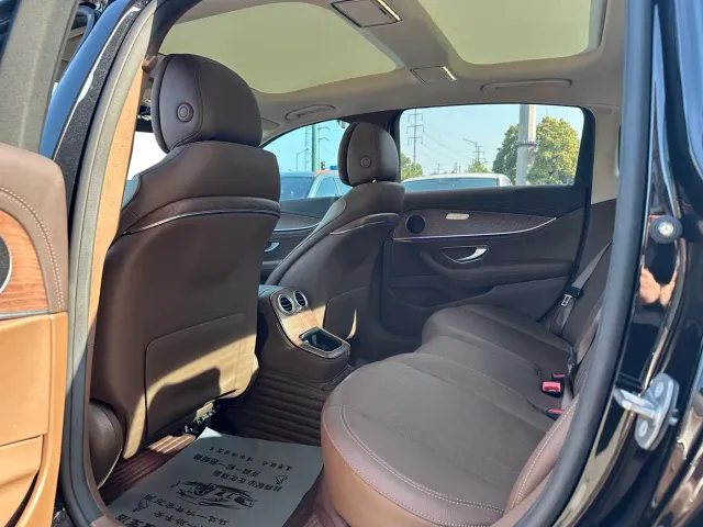 Mercedes-Benz E-Class — Фото автомобиля 12