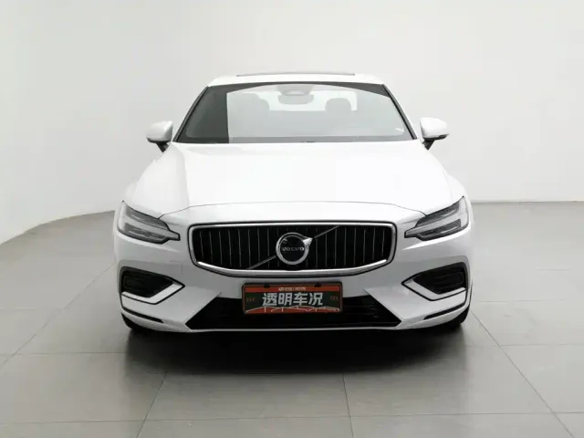 Volvo S60 — Фото автомобиля 3