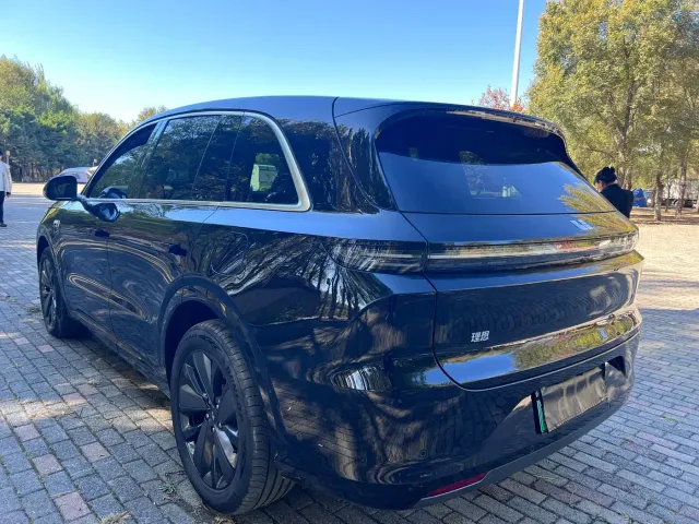 Li Auto L6 — Фото автомобиля 7