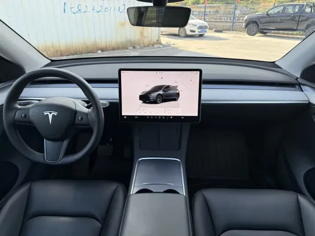Tesla Model Y — Фото автомобиля 7