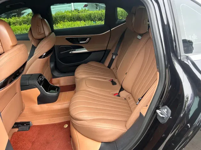 Mercedes-Benz E-Class — Фото автомобиля 6