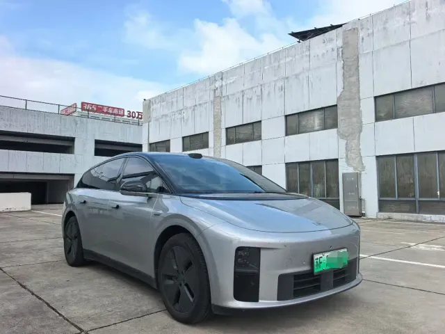 Li Auto i6 — Фото автомобиля 3
