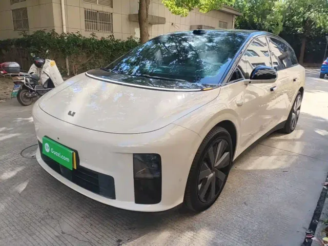 Фотография автомобиля — Li Auto i6