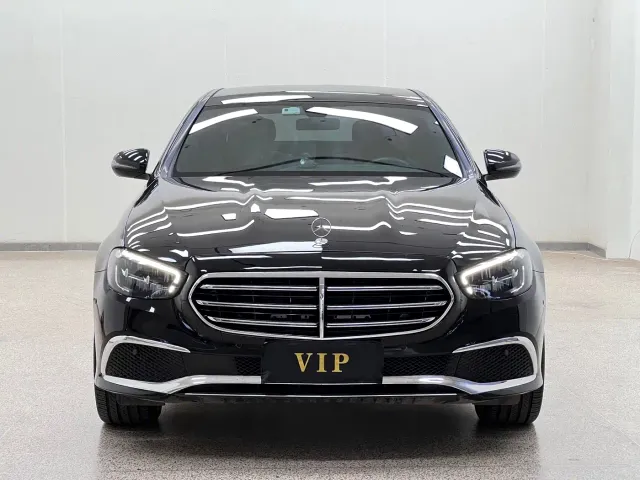 Mercedes-Benz E-Class — Фото автомобиля 2