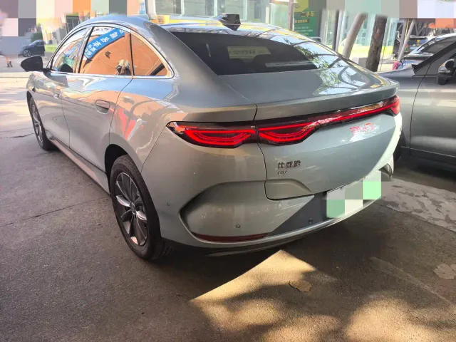 BYD Qin L — Фото автомобиля 18