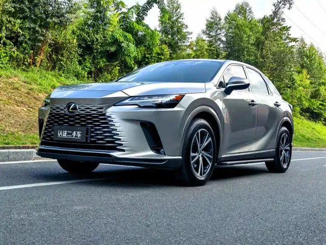 Фотография автомобиля — Lexus RX