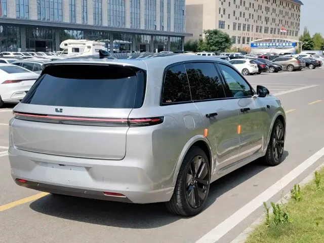 Li Auto L8 — Фото автомобиля 8