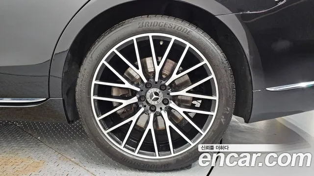 Mercedes-Benz S-Class — Фото автомобиля 21