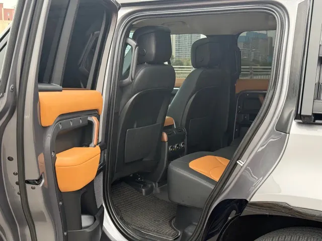 Land Rover Defender — Фото автомобиля 21
