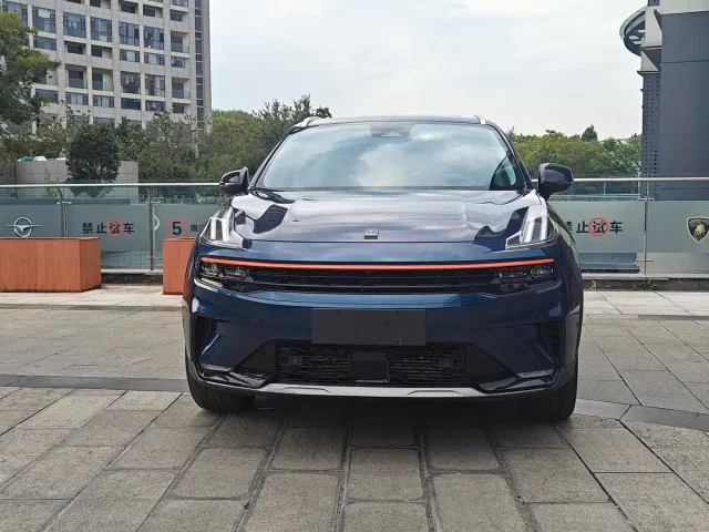 Lynk & Co 06 — Фото автомобиля 2